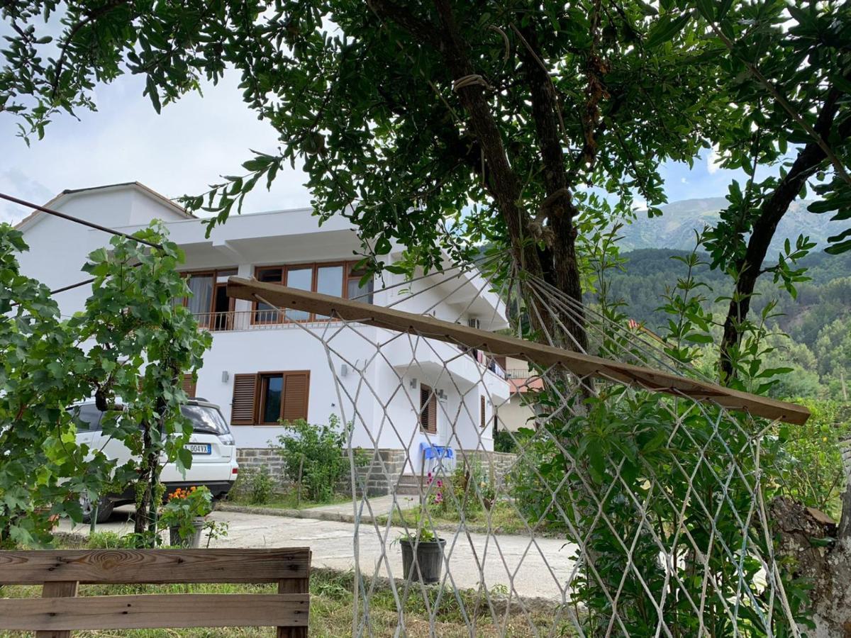 Guesthouse "Shtepia Ime" Përmet Exterior foto